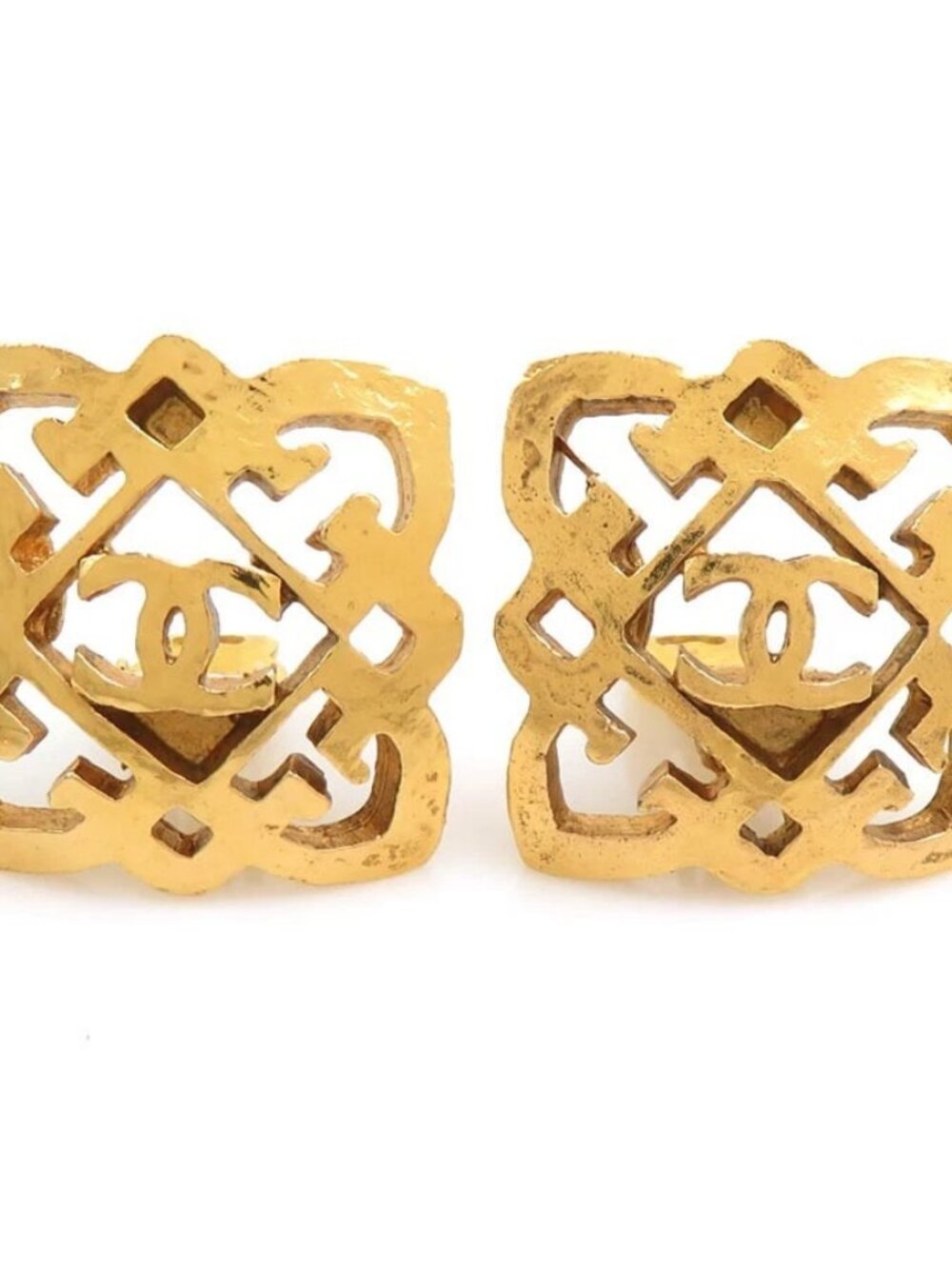 CHANEL CC Logo Clip on Earrings Gold Metal